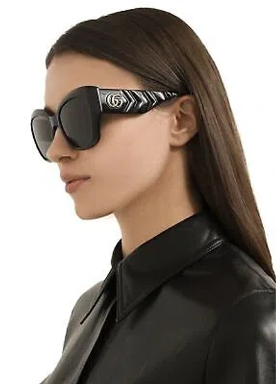 Pre-owned Gucci Gg0808s 001 Sunglasses Black Frame Grey Lenses 53mm In Gray