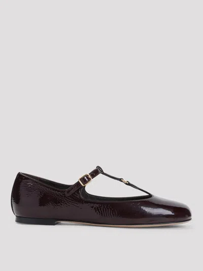 Chloé Marcie Embellished Crinkled Patent-leather Ballet Flats In Weinrot