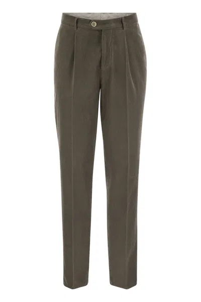 Brunello Cucinelli Men Leisure Fit Trousers In Garment Dyed Cotton Corduroy With Darts In Military Green