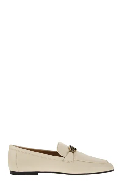 Tod's Logo-plaque Leather Loafers In Ivory