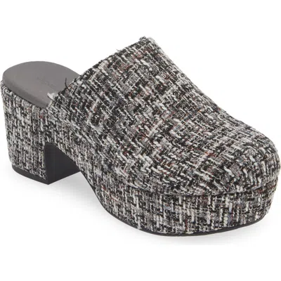 Chocolat Blu Gertie Platform Clog In White/ Black Tweed