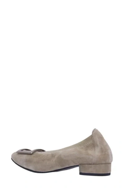 L'amour Des Pieds Floella Buckle Pump In Dark Taupe