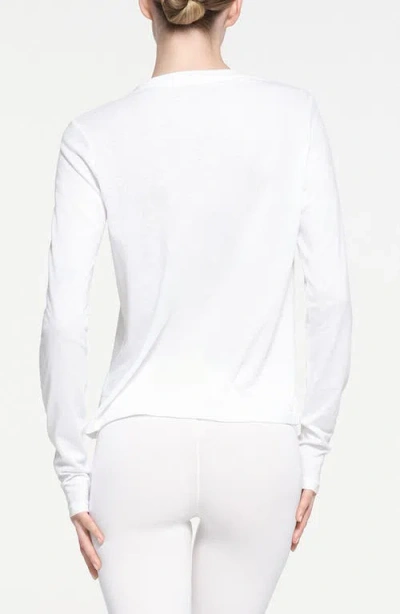 Skims Relaxed Long Sleeve T-shirt In Snow