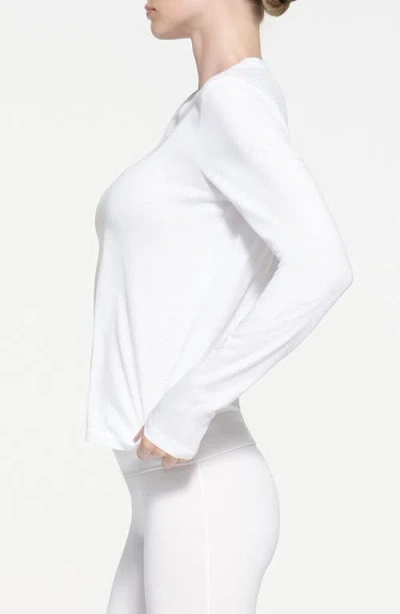 Skims Relaxed Long Sleeve T-shirt In Snow