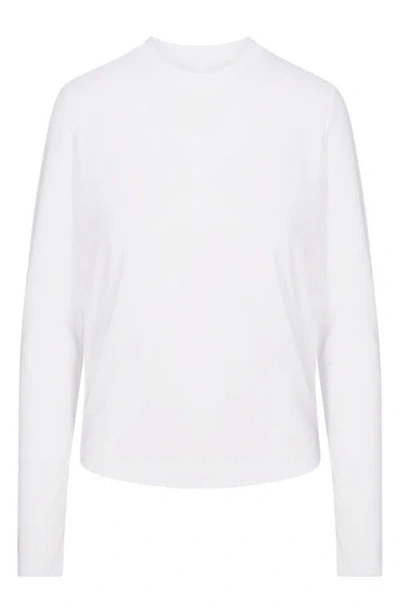 Skims Relaxed Long Sleeve T-shirt In Snow