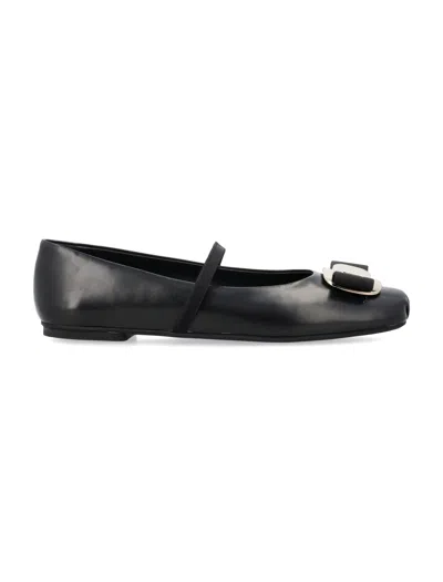 Shop Ferragamo Zina Ballet Flat In Nero