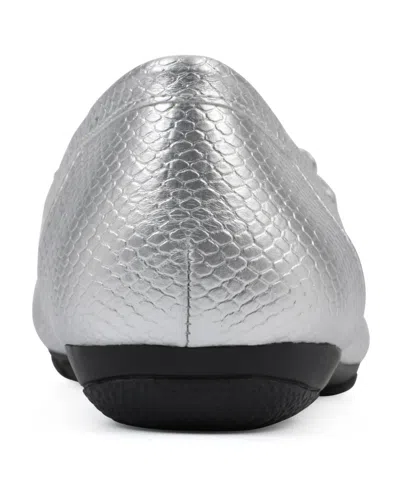 Cliffs By White Mountain Women's Genius Moc Loafers In Silver Snake Print