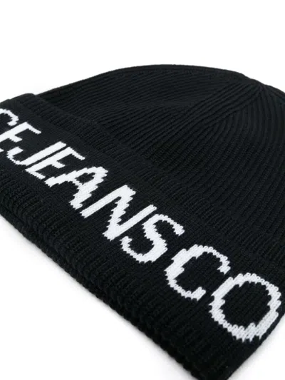 Versace Jeans Couture Logo-intarsia Beanie In 黑色