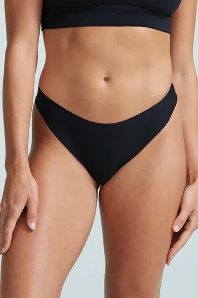 Commando Butter Mid-rise Thong In Black