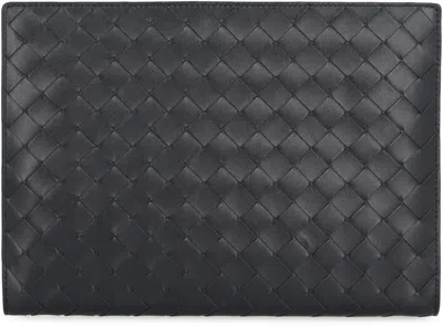 Bottega Veneta Medium Intrecciato Leather Clutch Bag In Black