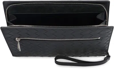 Bottega Veneta Medium Intrecciato Leather Clutch Bag In Black