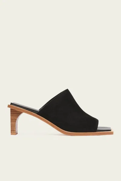 St Agni Raw Edge Heel In Black