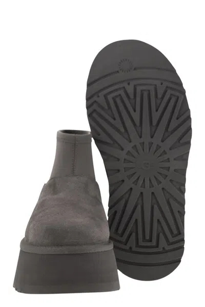 Ugg Classic Mini Dipper Boots In Grey
