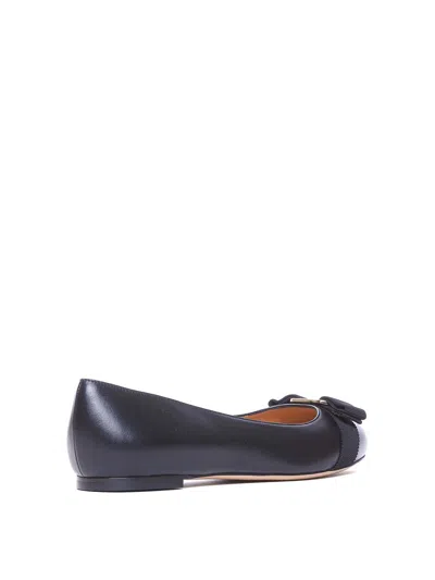 Shop Ferragamo Varina Ballets In Negro