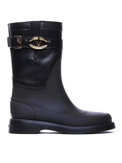 Shop Valentino Vlogo Rainboots In Negro