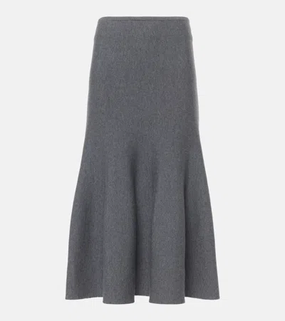 Shop Khaite Odil Knitted Wool-blend Midi Skirt In Grey