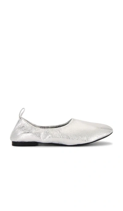 Simon Miller Crinkle Metallic Riad Flat In Silver In Metallic Silver