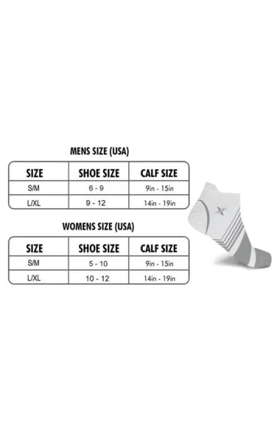 Extreme Fit Assorted 6-pack Ultra V Stripe Compression Ankle Socks In White Assorted