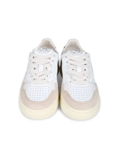 Autry Medalist Sneakers In White