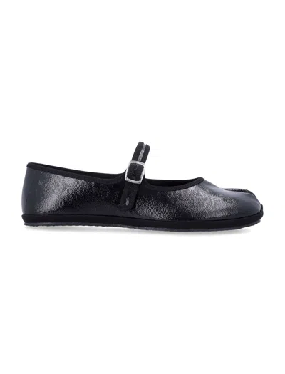 Shop Drogheria Crivellini Fu-tabi Patent Leather Flat Shoes In Black