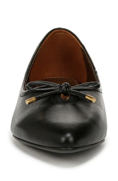 Naturalizer Joiner Pointed Toe Ballet Flats In Black Leather