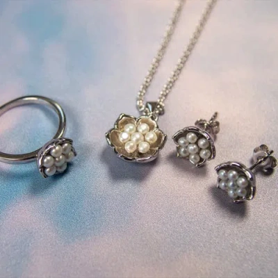 Lucy Quartermaine Royal Pearl Flower Pendant In Sterling Silver
