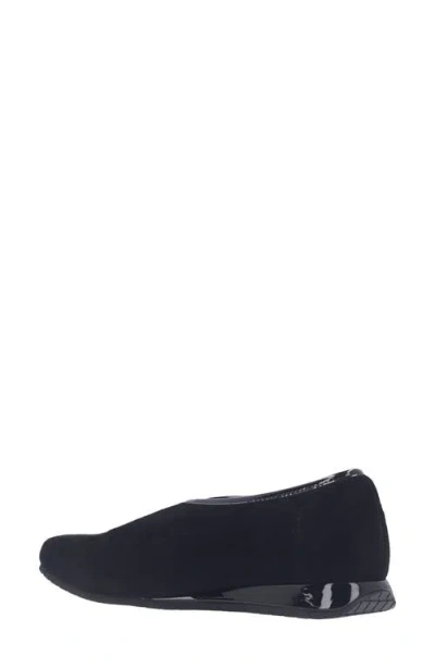 L'amour Des Pieds Taura Flat In Black Patent