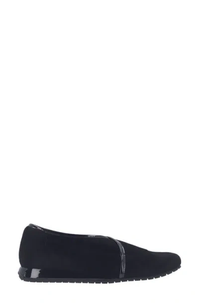 L'amour Des Pieds Taura Flat In Black Patent