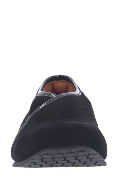 L'amour Des Pieds Taura Flat In Black Patent
