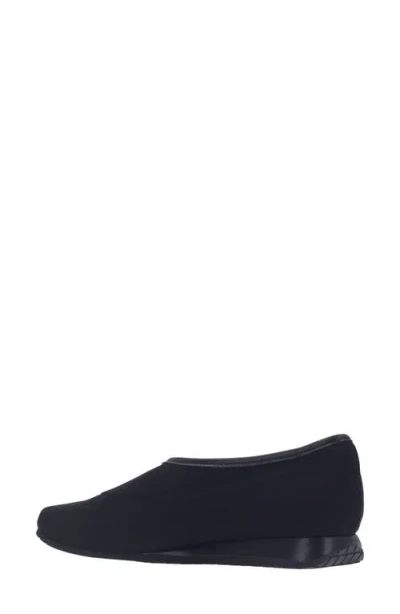 L'amour Des Pieds Taura Flat In Black