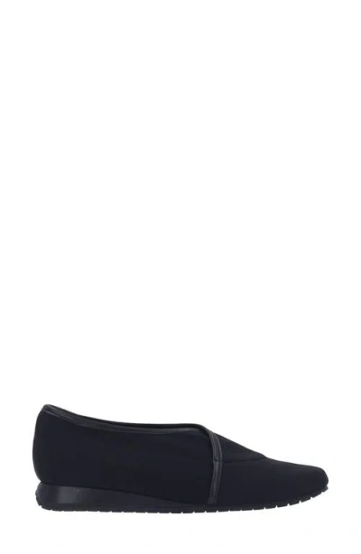 L'amour Des Pieds Taura Flat In Black