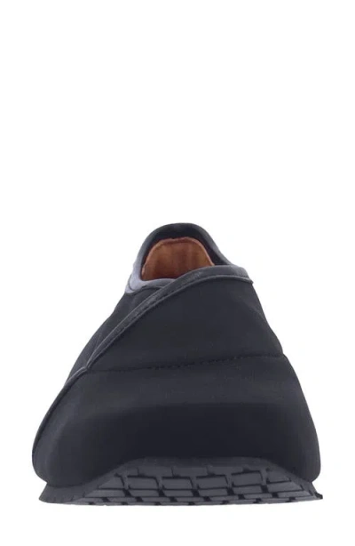 L'amour Des Pieds Taura Flat In Black