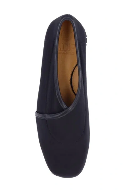 L'amour Des Pieds Taura Flat In Black