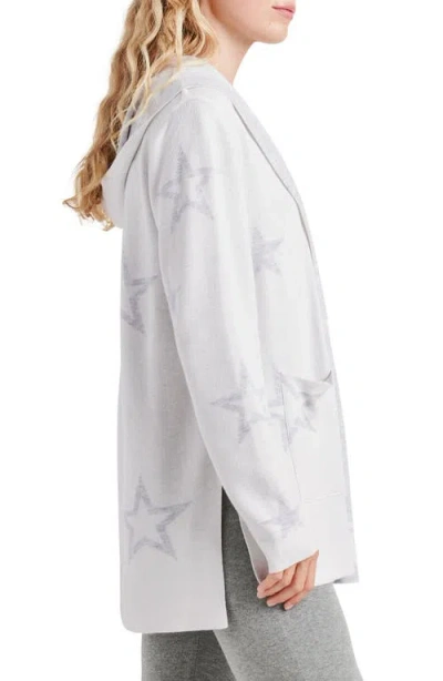Splendid Sydney Star Print Reversible Open Front Hooded Cardigan In Pale Oak Stars