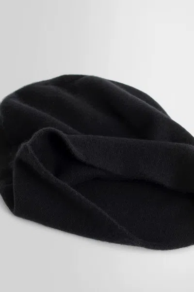 Warm-me Knitted Beanie In Black