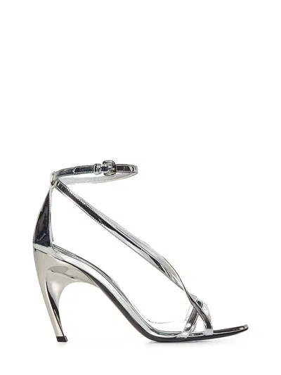 Alexander Mcqueen Twisted Armadillo 95mm Patent Sandals In Silver+silver
