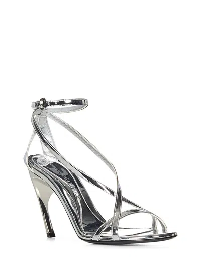 Alexander Mcqueen Twisted Armadillo 95mm Patent Sandals In Silver+silver