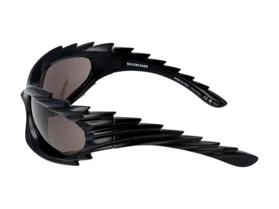 Balenciaga Extreme Logo-decal Sunglasses In Black