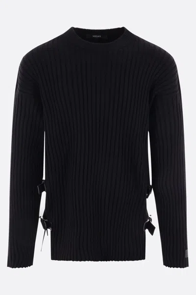 Versace Maglia Girocollo Buckle Look Sfilata In Black