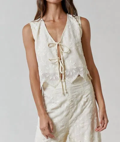 LALAVON EMBROIDERED VEST IN NATURAL 