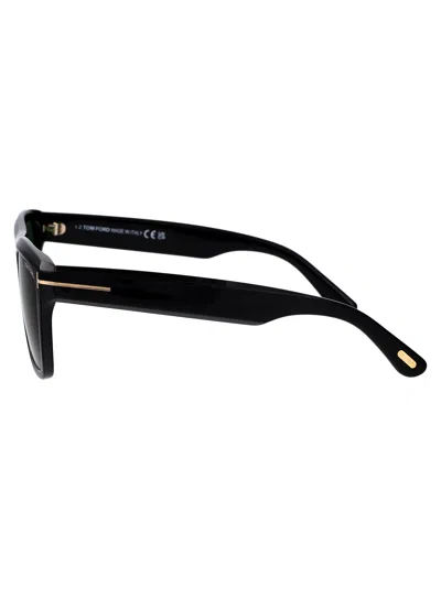 Tom Ford Squared Sunglasses Ft1077 01 N