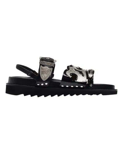 Toga Sandales Plates En Cuir Noir Avec Détails Métallisés In Black