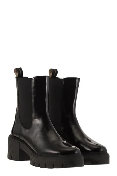 Stuart Weitzman Soho Chelsea - Leather Ankle Boot With Midsole In Black