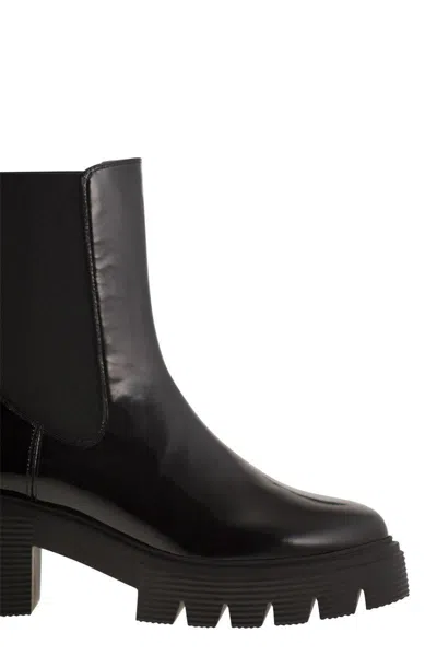 Stuart Weitzman Soho Chelsea - Leather Ankle Boot With Midsole In Black