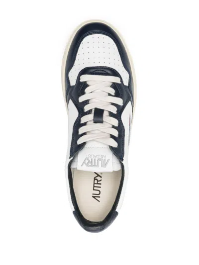 Autry Medalist Low Leather Sneakers In Black
