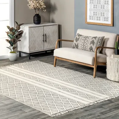 Nuloom Hand Made Olvera Area Rug