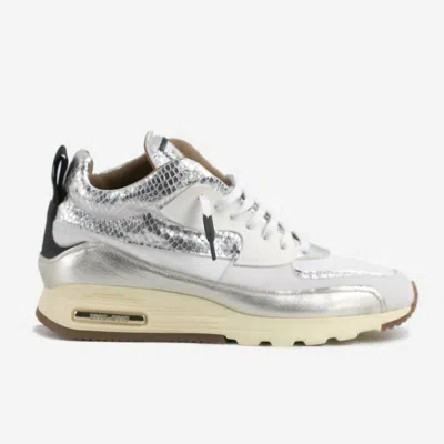 Esseutesse Air Sneaker In White In Silver