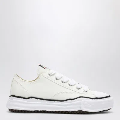 Shop Miharayasuhiro Maison Mihara Yasuhiro White Peterson Low Sneakers In Canvas Men