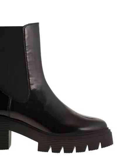 Stuart Weitzman Soho Chelsea - Leather Ankle Boot With Midsole