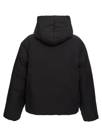 Jacquemus Logo Patch Hooded Puffer Jacket In Black